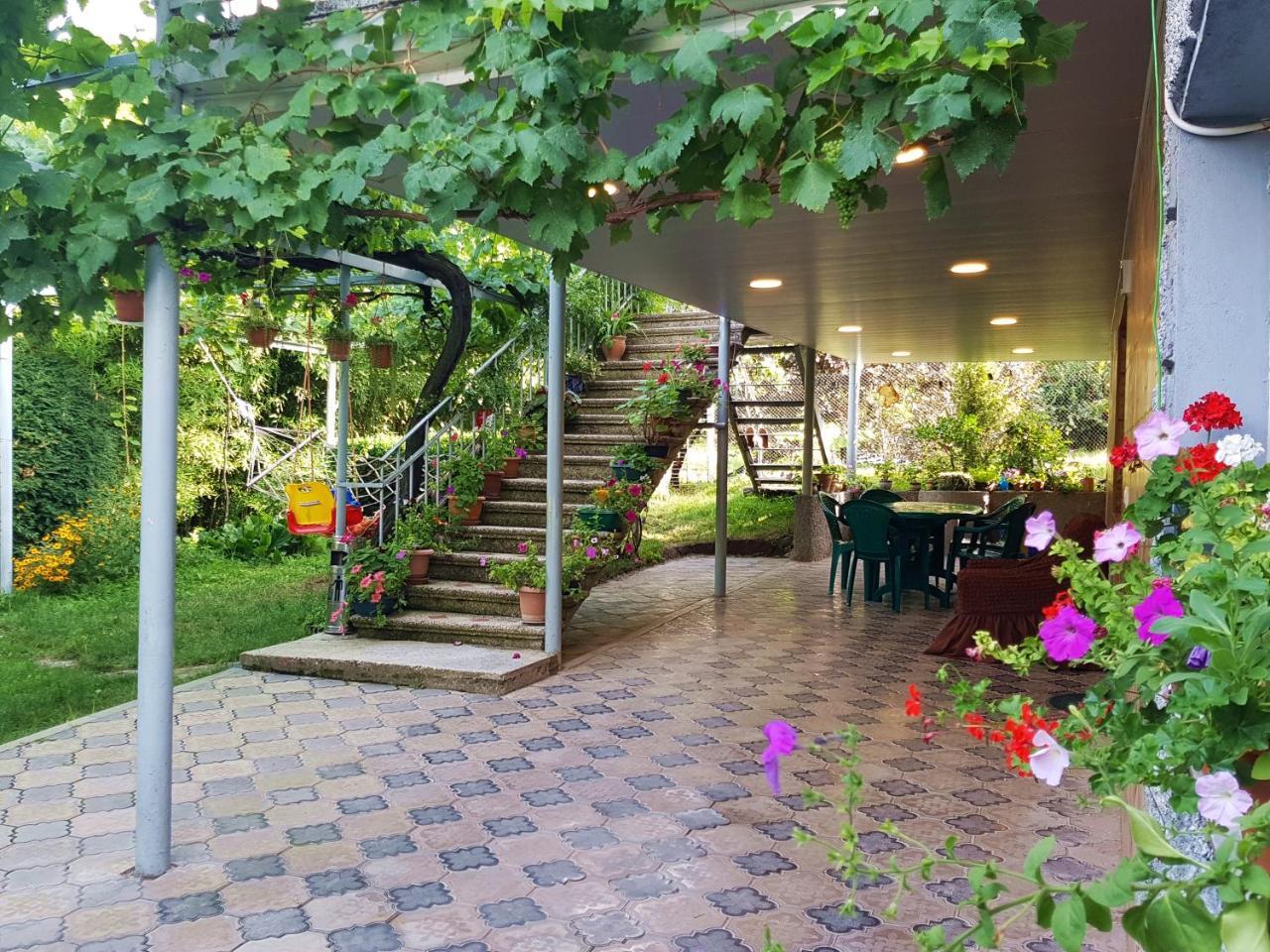 Hotel Valiko House In Telavi Esterno foto